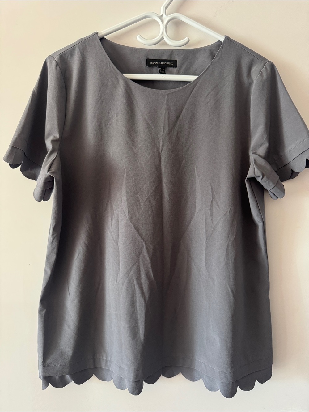 Excellent condition Banana Republic Slate Gray Scallop Short Sleeve Blouse